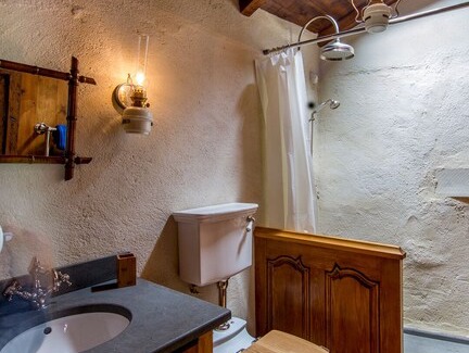Andelat Cottage | New Listing! Chateau du Sailhant, Maison Roche
