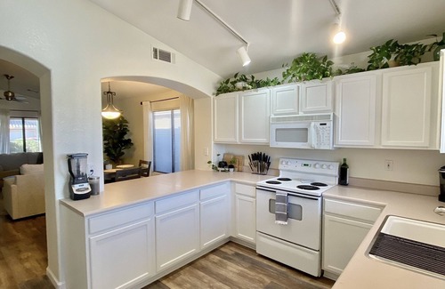 Springfield Park House | NEW LISTING! Clean 3 bed, 2 bathroom near the WMO Golf tournament