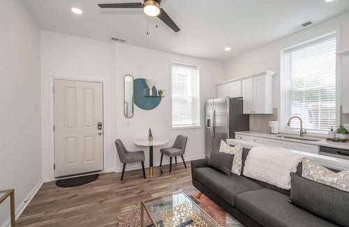 Covington Condo | *New Listing* Covington Charm Suites
