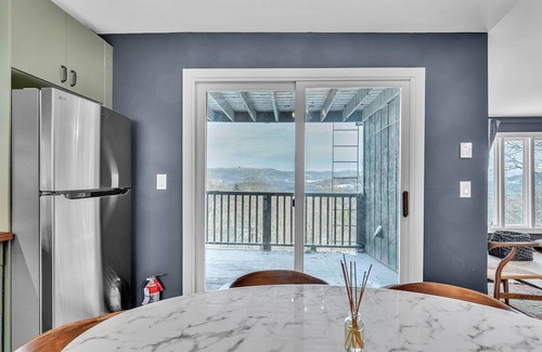 Warren Condo | New Listing! Cozy Sugarbush Base 2 bedroom 2 bath duplex Ski Condo- 880 sq ft