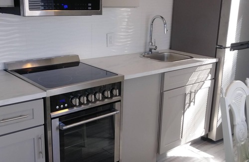 Wildwood Cottage | New Listing! Crashing Seaglass Contemporary 2 Br/1 Ba Beauty!