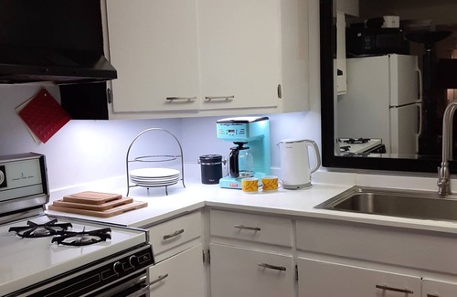 Tudor Area Apartment | NEW LISTING-CRESCENT MOON -AIRPORT HEIGHTS-close to AK Regional Hospital