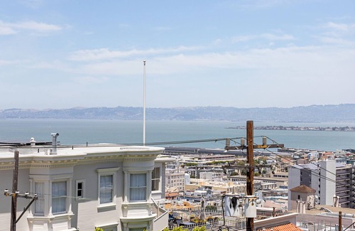 Russian Hill Apartment | New Listing Discount! Gorgeous Russian Hill 2BR Flat with Bay Views.