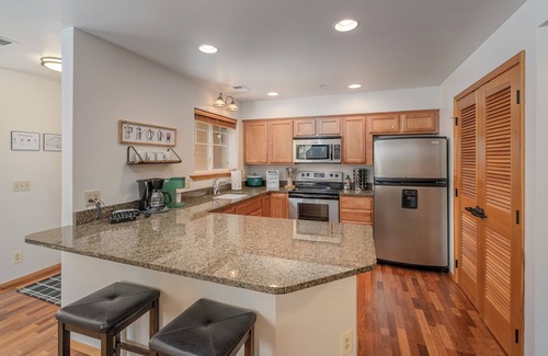 Downtown Leavenworth Condo | New Listing-Edelweiss Escape-In Town, Pool, Hot Tub