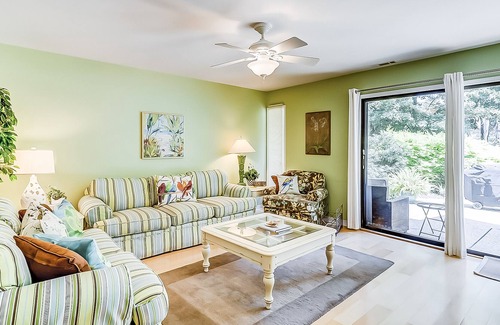 Shipyard Plantation House | New listing! Family-friendly townhouse w/ a shared pool - near golf & beaches