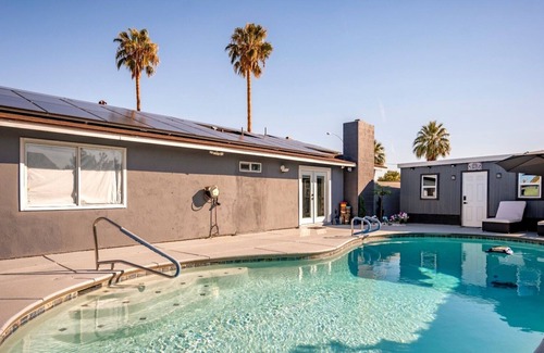 Paradise House | NEW LISTING! Fancy, Entertaining and Modern Smart Home. by RedAwning