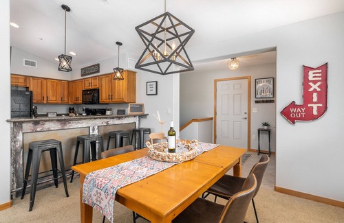 Fraser Condo | *New Listing* Happi Place Getaway