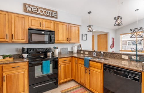 Fraser Condo | *New Listing* Happi Place Getaway