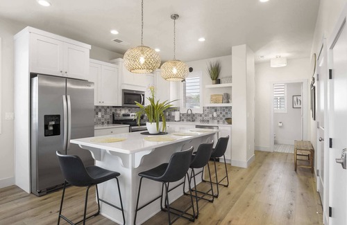 Washington Fields House | New Listing Happy Hawaiian
