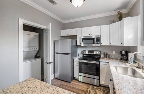 Ono Island Condo | New Listing Has Excellent Amenities & The Beach Is Oh, So Close!