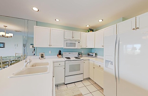 Heron Harbour Isle Apartment | New Listing! Heron Harbor Haven with Pools & Tennis condo