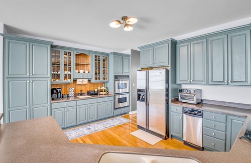 Luray House | ☆New Listing☆ Hot Tub ◇ Movie Room ◇ Game Room ◇ Fire Pit ◇ Dog-friendly