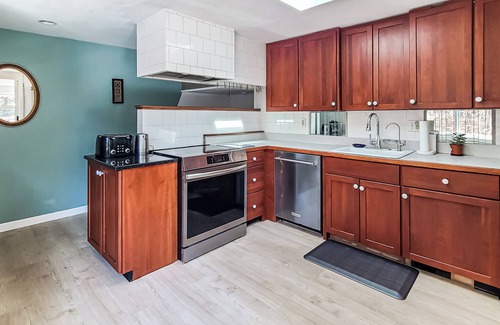 Indian Neck Heights House | NEW LISTING! Indian Neck 3BD-A/C, Hot Tub, Fire Pit, Fox Island Marsh Views, Walk to Omaha Beach