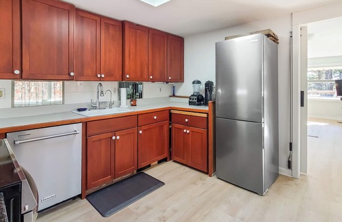 Indian Neck Heights House | NEW LISTING! Indian Neck 3BD-A/C, Hot Tub, Fire Pit, Fox Island Marsh Views, Walk to Omaha Beach