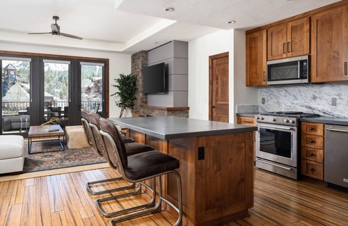 Lakeside Park Condo | NEW LISTING! Luxury 4BDR Residence steps from Heavenly Village