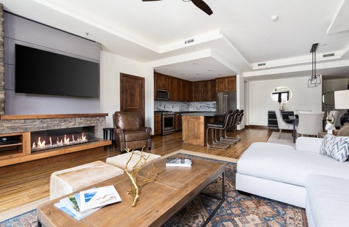 Lakeside Park Condo | NEW LISTING! Luxury 4BDR Residence steps from Heavenly Village
