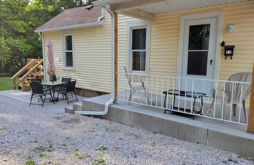 Conneaut House | New listing Lake House 2 minute walk to beach