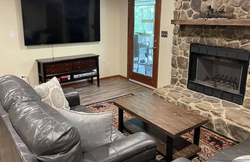Moneta House | New Listing Lakefront w/ Hot Tub, Kayaks and More!