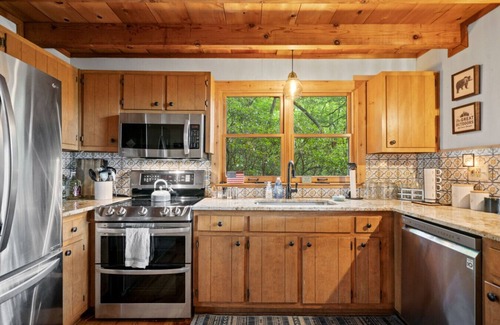 Big Canoe Cabin | New Listing Little Bear Lodge in Big Canoe