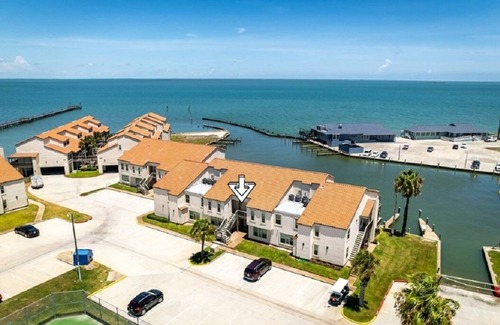 Harbor Oaks Condo | New Listing! Luxury 3/2 Bayfront Condo~W/Boat Dock