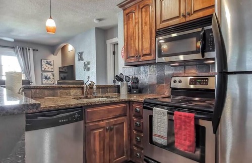 Plaza Westport Condo | New Listing Luxury King Plaza