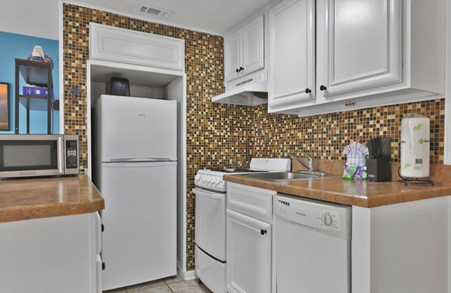 Myrtle Beach Condo | New Listing! Meridian Plaza Resort #606