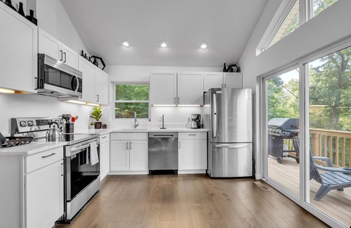 Millville House | NEW LISTING! Mountain Chic Retreat by RedAwning