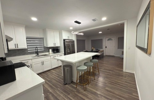 McAllen House | NEW LISTING!n4 Bedrooms/3.5 Bathrooms