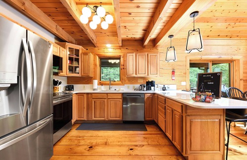 Oakland Cabin | New Listing! New 7 Person HotTub & GrillnFirePit 2 Arcades 9 Minutes to Wisp!