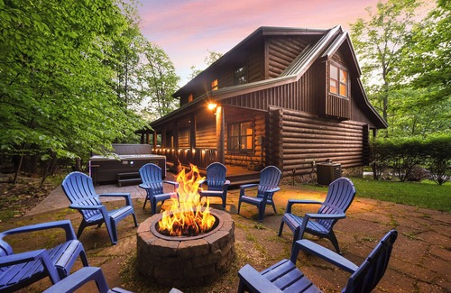 Oakland Cabin | New Listing! New 7 Person HotTub & GrillnFirePit 2 Arcades 9 Minutes to Wisp!