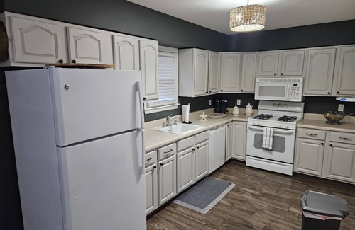 Seaside Heights House | NEW LISTING! NEWLY RENOVATED 3 BEDROOM TOWNHOME BETWEEN BEACH AND BAY