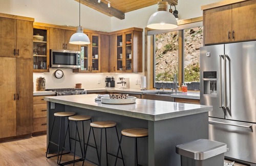 Creede House | New Listing! Newly Constructed Luxury Riverfront Home on the Rio Grande River