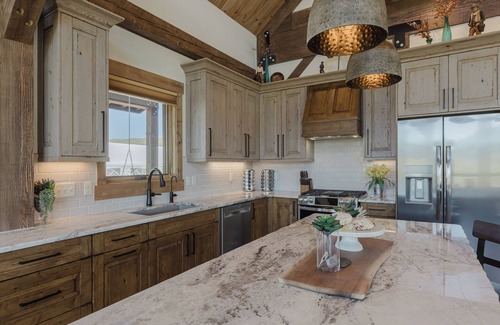 Creede Cabin | New listing! Newly constructed on 77 Acres of Solitude, Amazing Views & Hot Tub