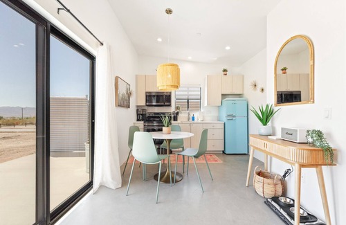 Joshua Tree House | New Listing! Outdoor Grill~Hammocks~Firepit