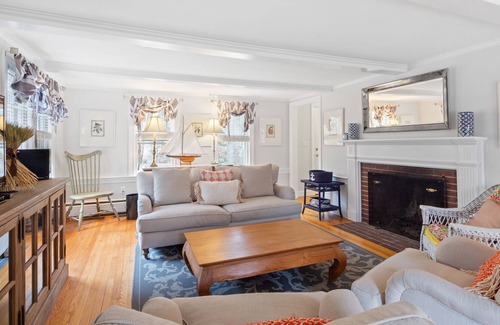 Chatham House | New Listing - Oyster Bay Lookout - Near Downtown Chatham, Private Beach Access