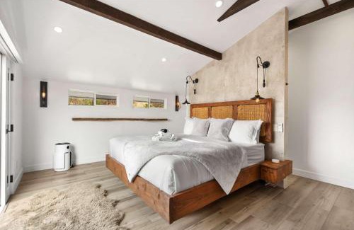 Pacific Palisades House | New Listing Palisades Villa by Colby & Conrad