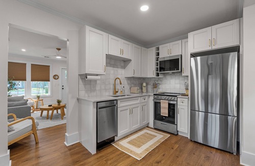 Port Royal House | New Listing! Pinky's Palace - Cozy Bungalow minutes from Parris Island