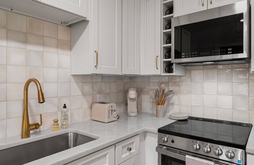 Port Royal House | New Listing! Pinky's Palace - Cozy Bungalow minutes from Parris Island