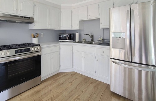 Mara Vista House | NEW LISTING! Pristine 2BD-A/C, Comfortable Furnishings, Outdoor Shower, Fire Pit & Grill