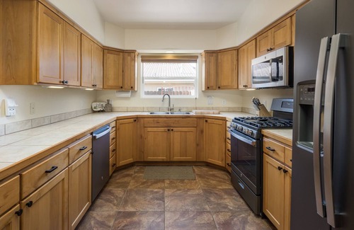 Moab House | New Listing Private Spa, Pet-Friendly, Pool, Close to Parks, Garage | C419