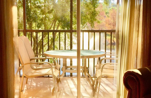 Bahama Bay Apartment | New Listing -PROMOTIONAL PRICE /Lake view condo near all attractions !