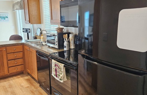 Pinebrook Estates House | NEW LISTING! Relaxing 1BR Retreat with Pool, 15 Mins from the Beachnn