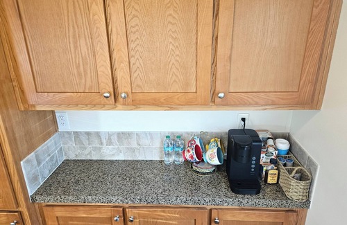 Pinebrook Estates House | NEW LISTING! Relaxing 1BR Retreat with Pool, 15 Mins from the Beachnn