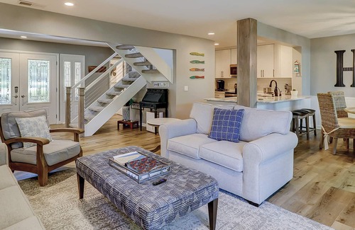 Sea Pines House | New listing! Remodeled, dog-friendly villa with golf course views, & shared pool