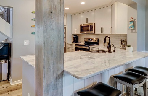 Sea Pines House | New listing! Remodeled, dog-friendly villa with golf course views, & shared pool