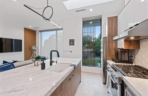 Galindo House | New Listing Sale! Austin's Best Modern 2BR Casita