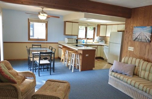 Silver Lake House | New Listing! Sleeps 10. Across from Upper Silver Lake