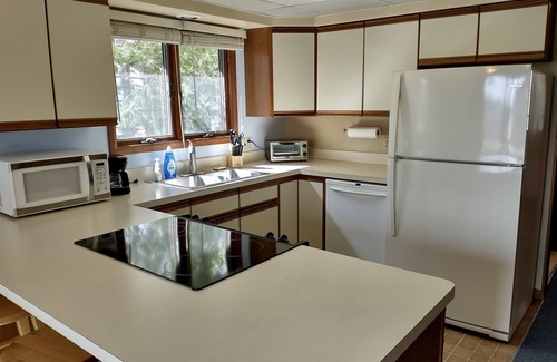 Silver Lake House | New Listing! Sleeps 10. Across from Upper Silver Lake