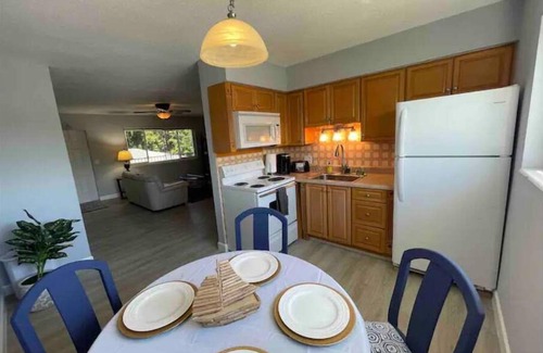 Palm Beach Shores Condo | New Listing: Steps-Beach, Snorkeling, Grill, Pet Friendly, Beach Gear!