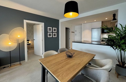 Estepona Condo | NEW LISTING. Superb apartment in Puerto de Estepona. Great Views to the Marina.